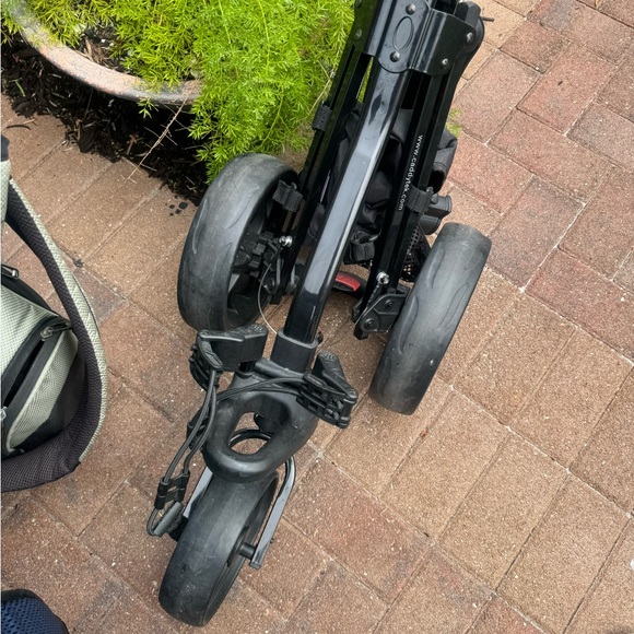 Golf caddy cart 3 wheeler 
Used good conditions - Picture 8 of 9